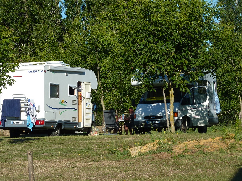 Aire camping-car à Marquay (24620) - Photo 1
